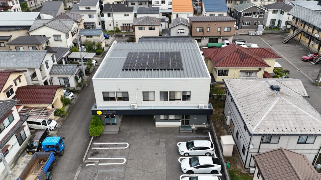 太陽光パネルを設置しました。